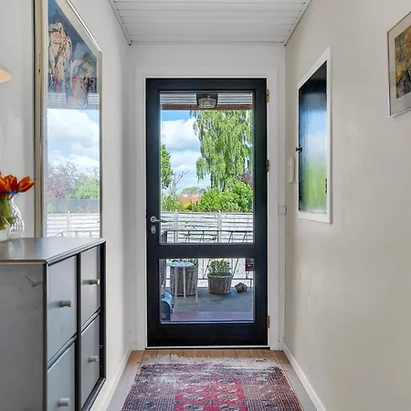 2 Bedroom Cozy In Prázdninový dům